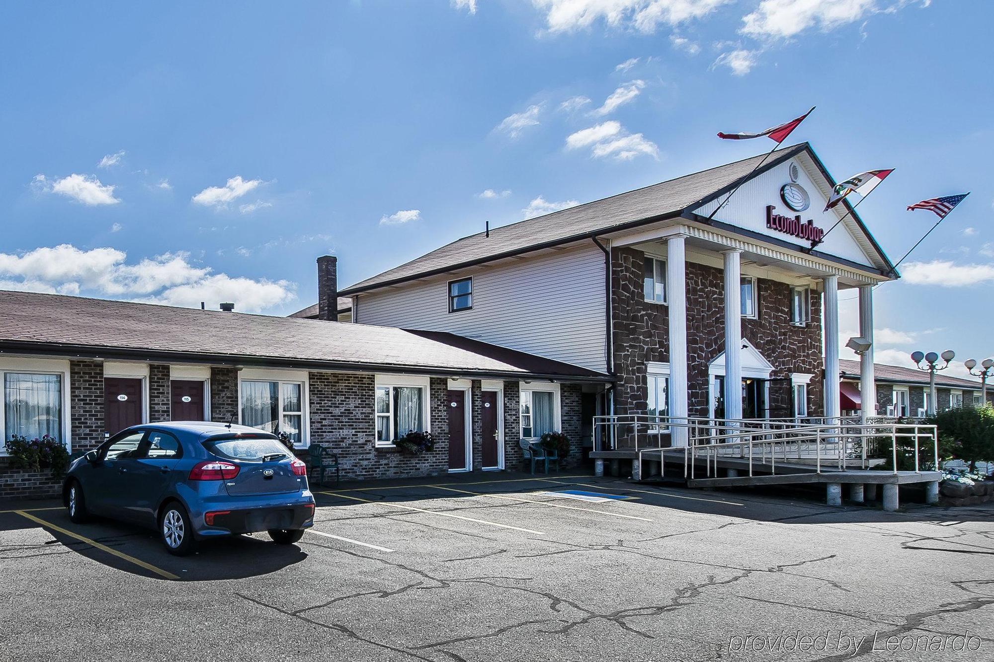 Queens Arms Inn Шарлъттаун Екстериор снимка