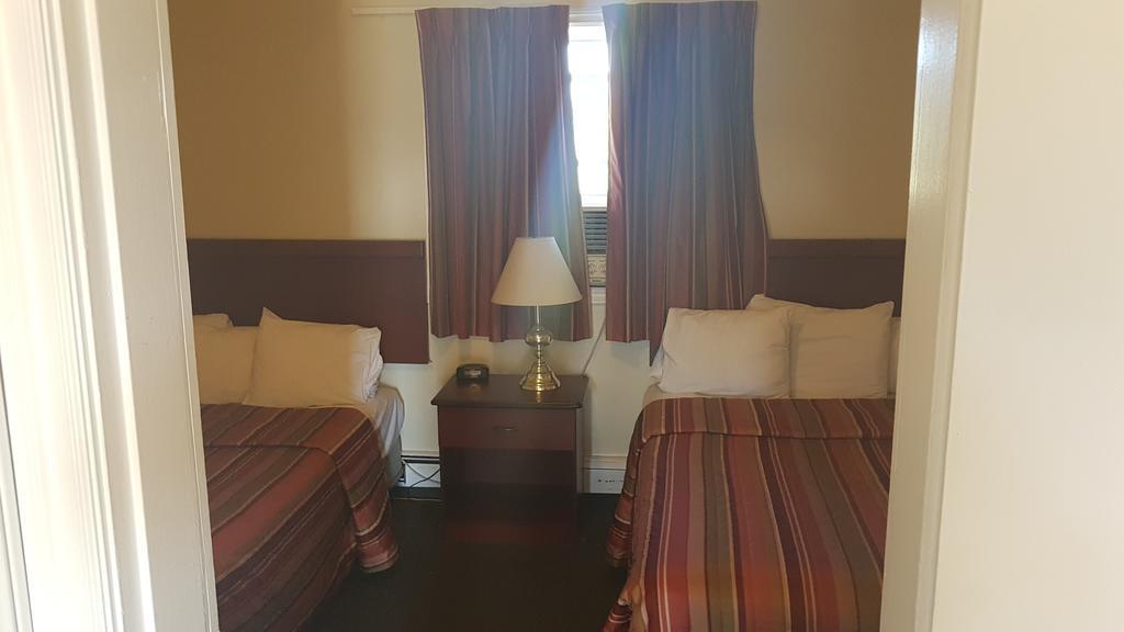 Queens Arms Inn Шарлъттаун Екстериор снимка