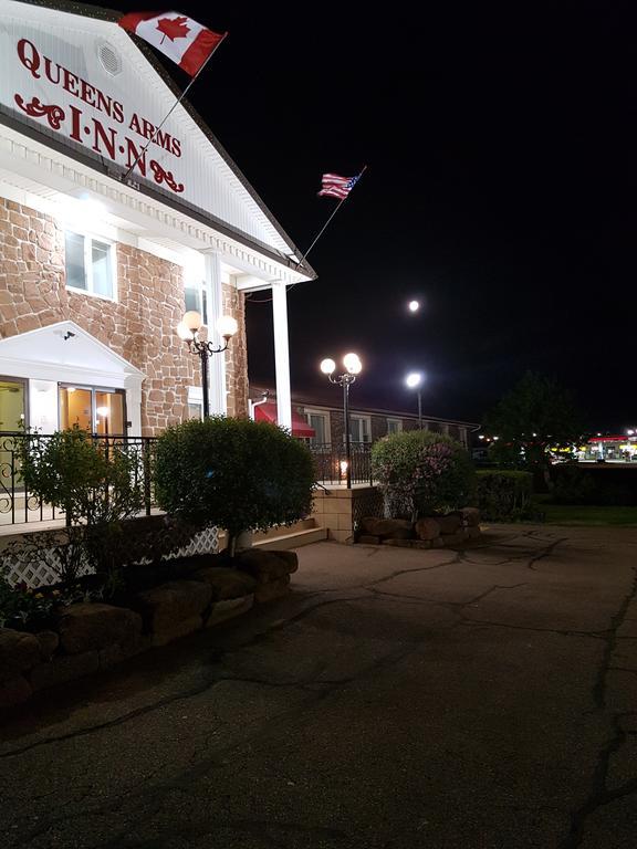 Queens Arms Inn Шарлъттаун Екстериор снимка