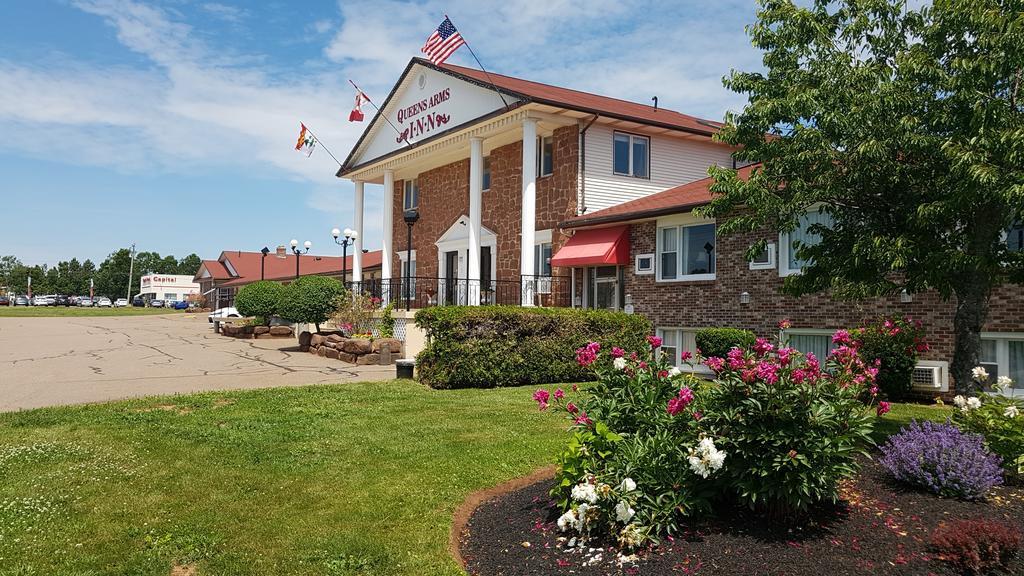Queens Arms Inn Шарлъттаун Екстериор снимка