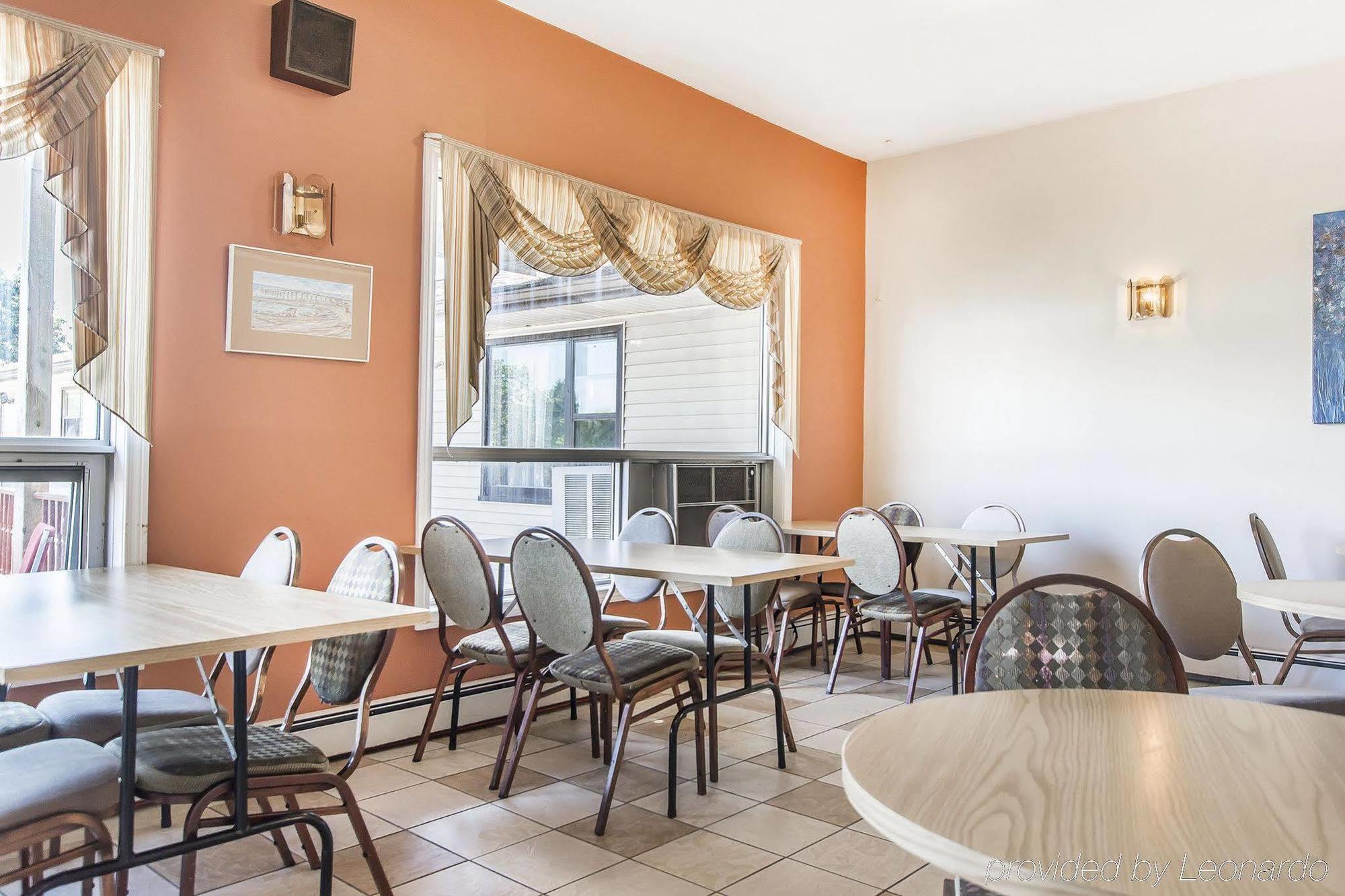 Queens Arms Inn Шарлъттаун Екстериор снимка