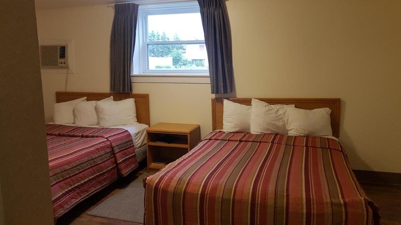 Queens Arms Inn Шарлъттаун Екстериор снимка